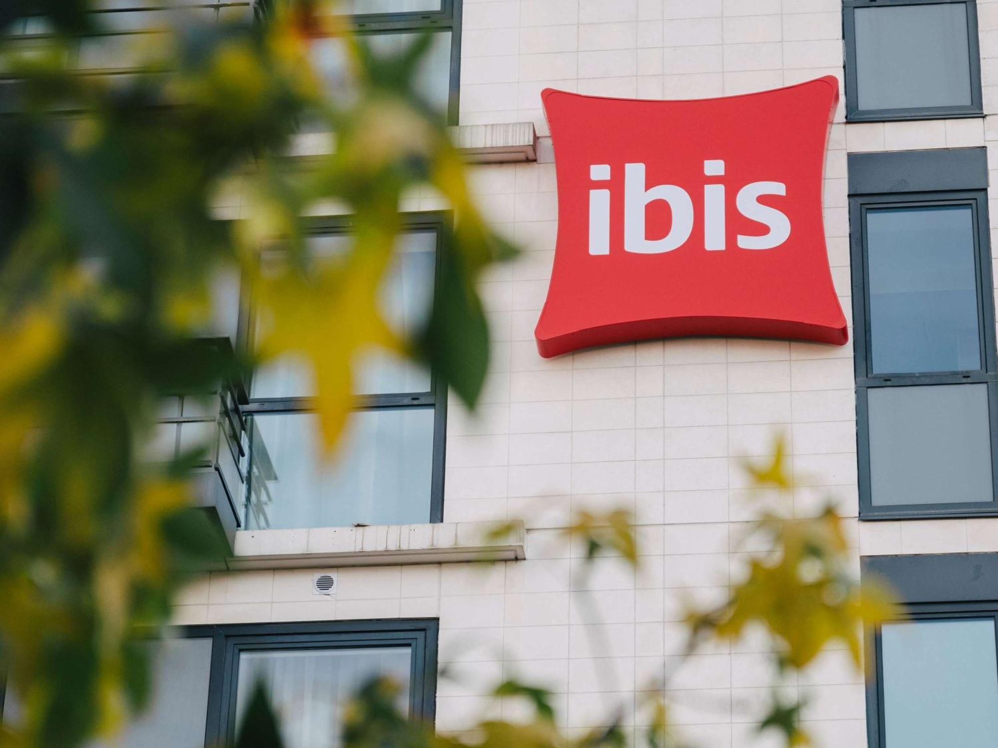 Hotel Ibis Rouen Centre Rive Droite Pasteur Exterior foto